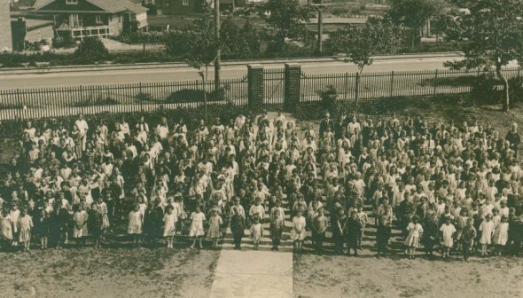 The entire Birch Cliff PS student body poses for a photo in June 1923