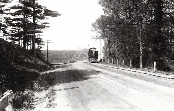 Radial car traveling westbound on Trout's Hill, 1915. Photo courtesy of Scarborough Archives.
