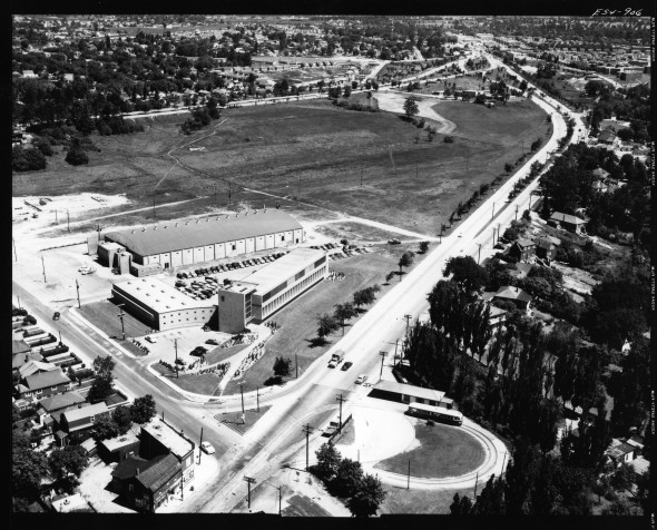 An aerial photograph of Birchmount loop and the surrounding area, looking northeast, taken in July 1954. Copyright: R. Schofield collection, Scarborough Archives. 